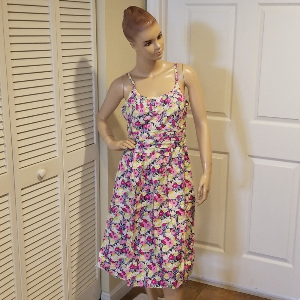 Spring into Past Retrolicious Floral Dress READ S